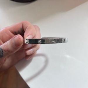 Screw on bracelet